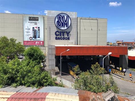 sm bacoor showing